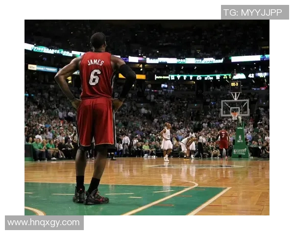 2012年NBA季后赛詹姆斯与凯尔特人激战回顾与精彩瞬间分析